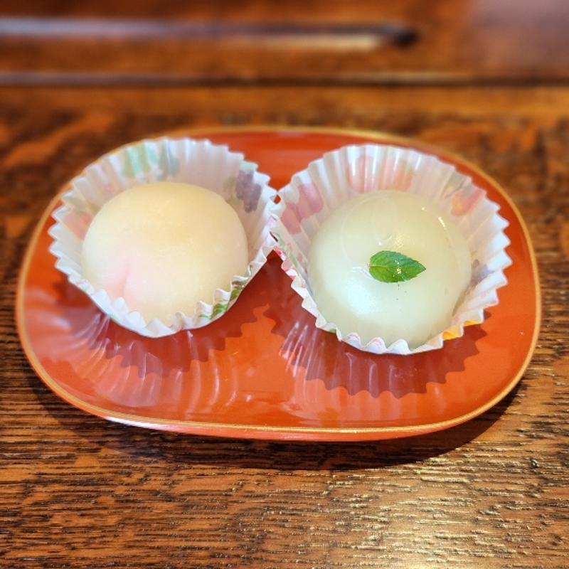 フルーツ餅 もも餅 シャインマスカット餅(松竹堂 吹田山田本店)