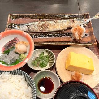 サンマ定食(どんぶり)