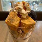 黒胡麻わらび餅パフェ