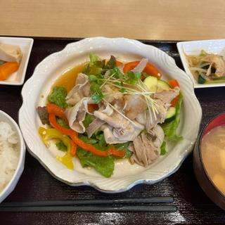 豚肉のしゃぶしゃぶと旬野菜の柚子ポン酢がけ(絆 旬の肴と和み酒場)