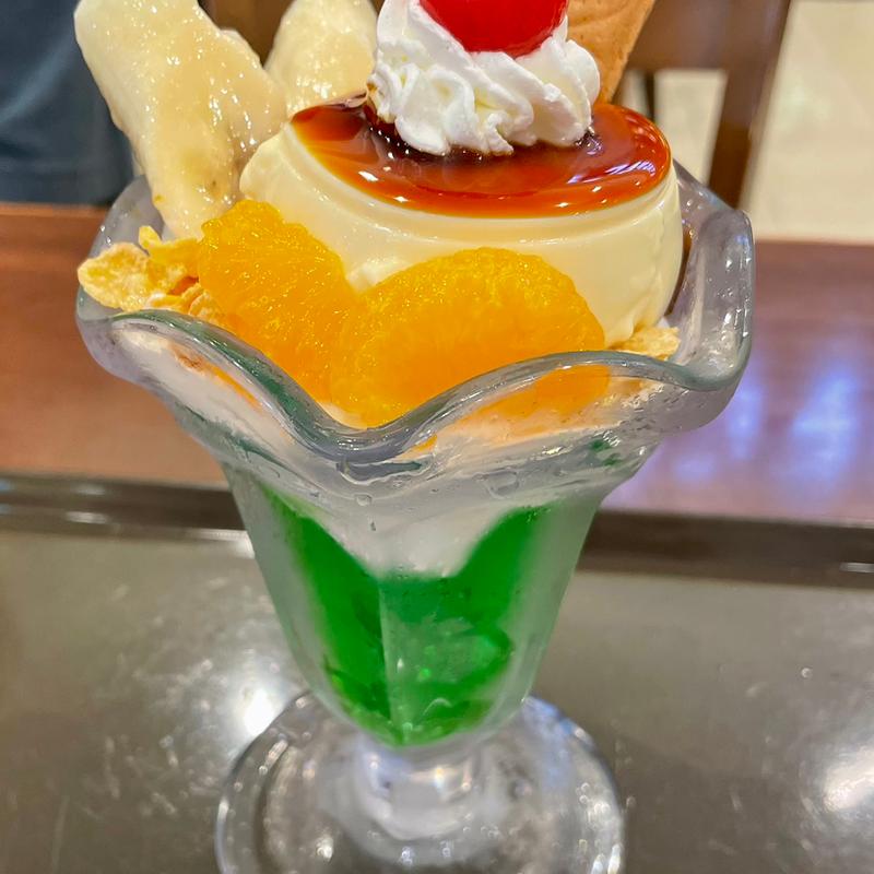 プリンアラモードとクリームソーダ風ゼリーのレトロパフェ(サンマルクカフェ イオン盛岡南店 )