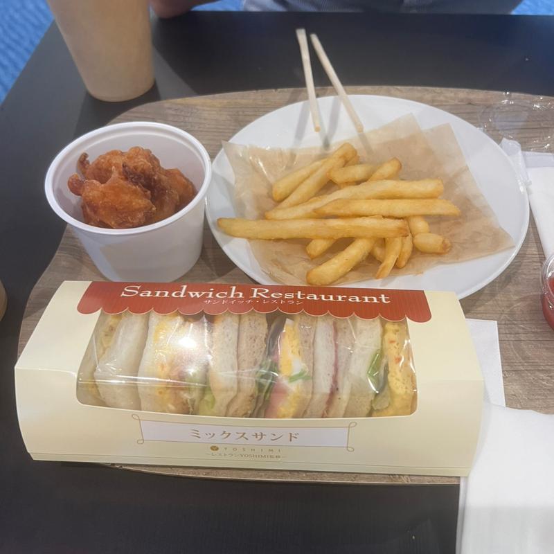 サンドウィッチ　ポテトフライ　唐揚げ(ANA Hangar bay Kitchen 羽田第2ターミナルバスラウンジ店)