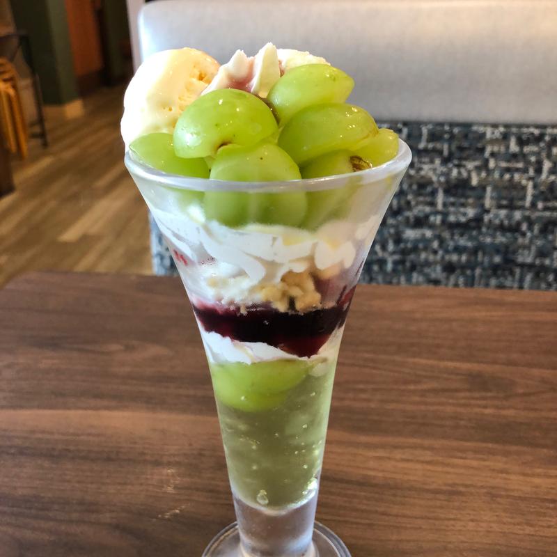 シャインマスカットパフェ(ココス 野田愛宕店)