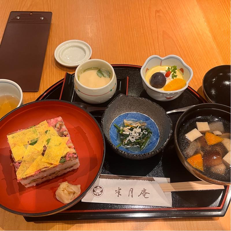 岩国寿司御膳(味処 割烹 半月庵 （あじどころ かっぽう はんげつあん）)