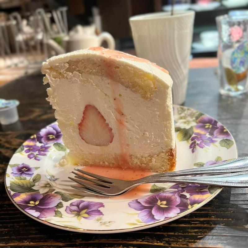 喫茶店の究極のショートケーキ(自家焙煎珈琲 凡)