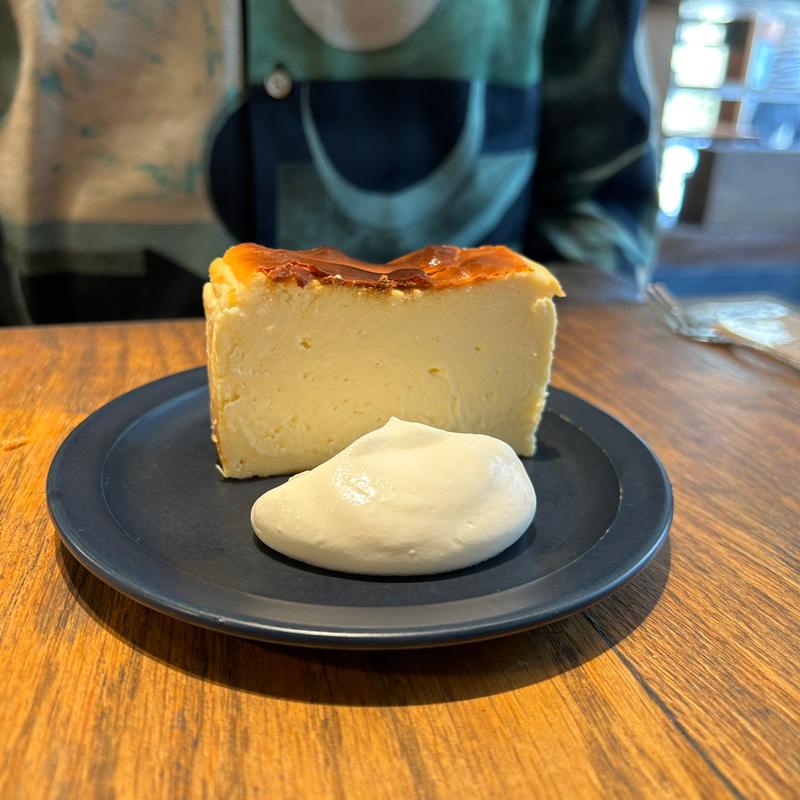 バスクチーズケーキ(MONZ CAFE 門前仲町店 （モンズカフェ）)
