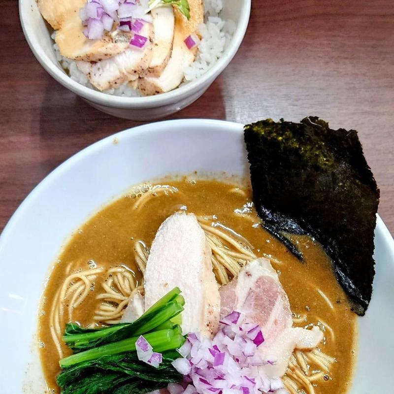 濃厚エイらーめん 大山鶏の切りたて炙りたてご飯(煮干し中華そば 山形屋)