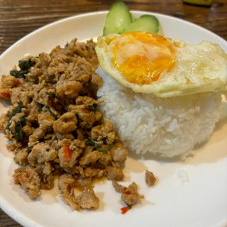 ガパオライス(バンコックコスモ食堂)