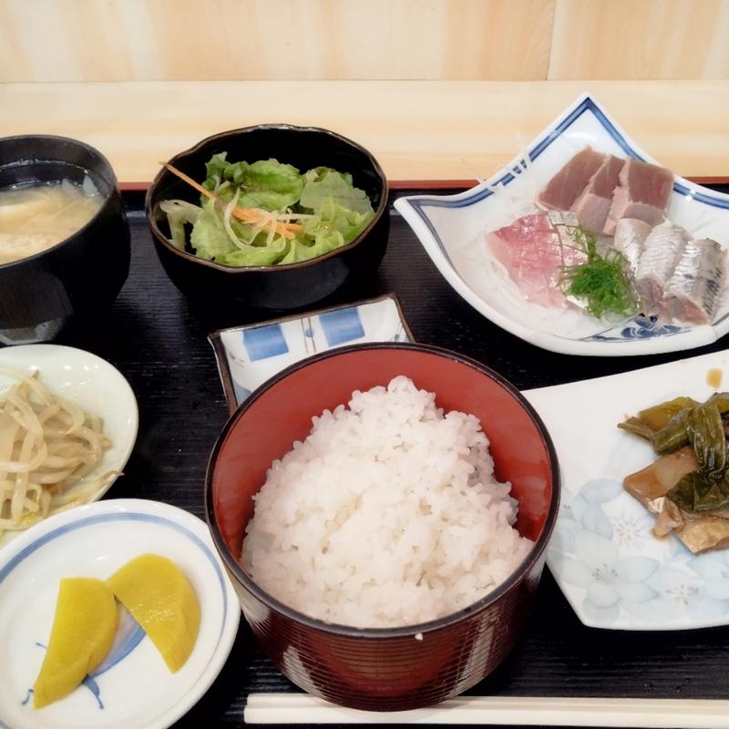 お刺身・煮魚定食(和食処魚蔵)