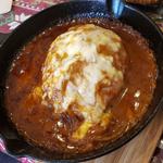 トロトロオニオンの自家製スパイスの焼きチーズカレーハンバーグ