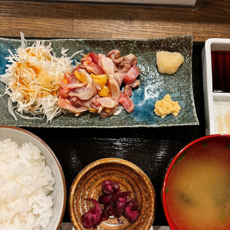 鶏刺し定食(黒豚・地鶏ダイニング SATSUMA)