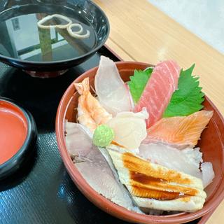 海鮮丼(藤左ヱ門 めっけもん広場店)