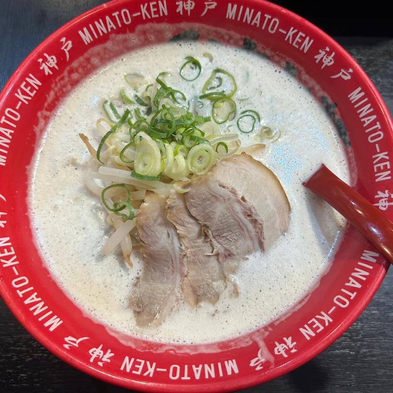 とんこつ王（キング）(みなと軒 三宮高架下店)