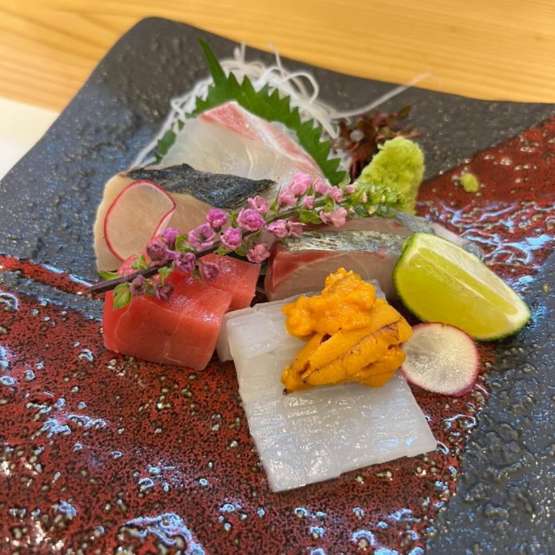 刺し身盛り合わせ(四季の味 かがし)