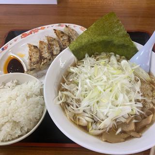 東京ラーメンネギ半ライス(ゆにろーず 日立十王店 )