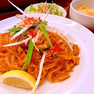 パッタイランチ(タイ料理 レモングラス 海浜幕張WBGマリブダイニング店)
