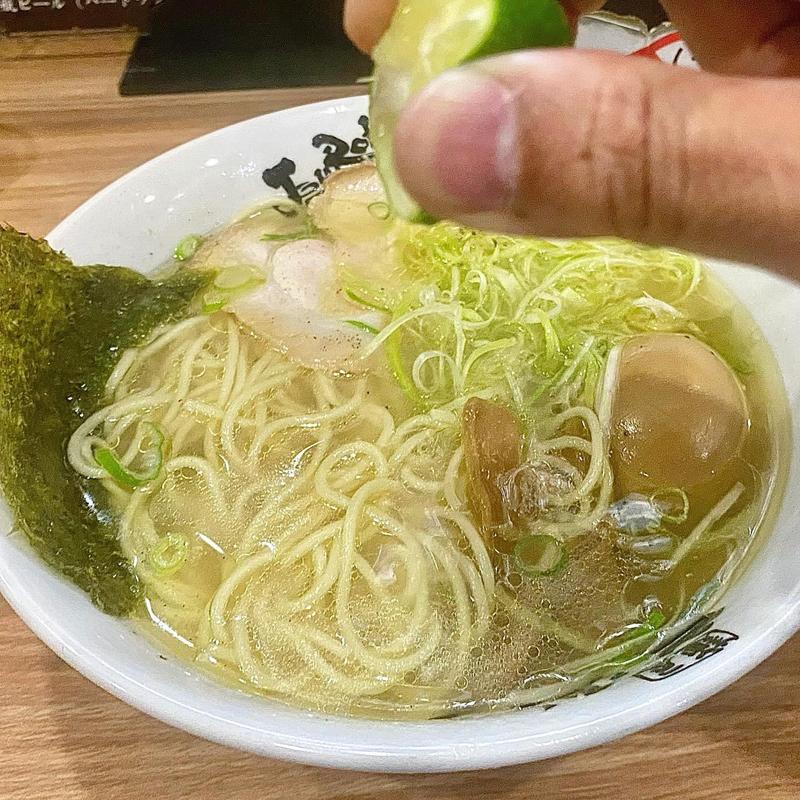 初島産すだちの塩ラーメン(麺屋丈六 キーノ和歌山)