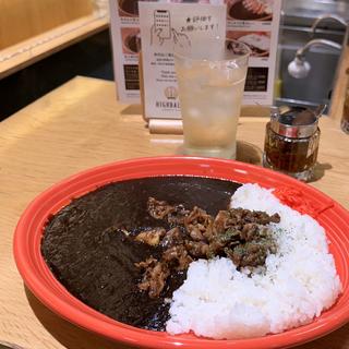 炭焼鶏ハラミ黒カレー(HIGHBALL’S うえのステーション)