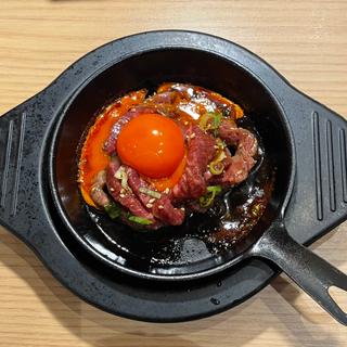 国産牛鉄板ユッケ(焼肉ホルモンまるよし精肉店 新福島店)