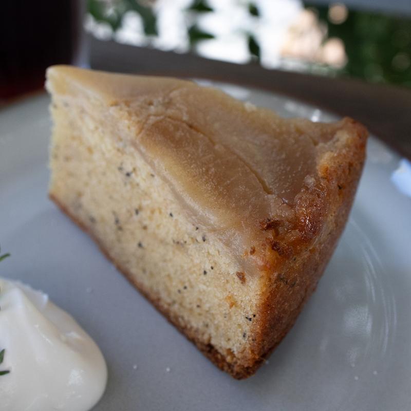 津軽林檎とアールグレイのアップサイドダウンケーキ(Piece by Piece coffee)