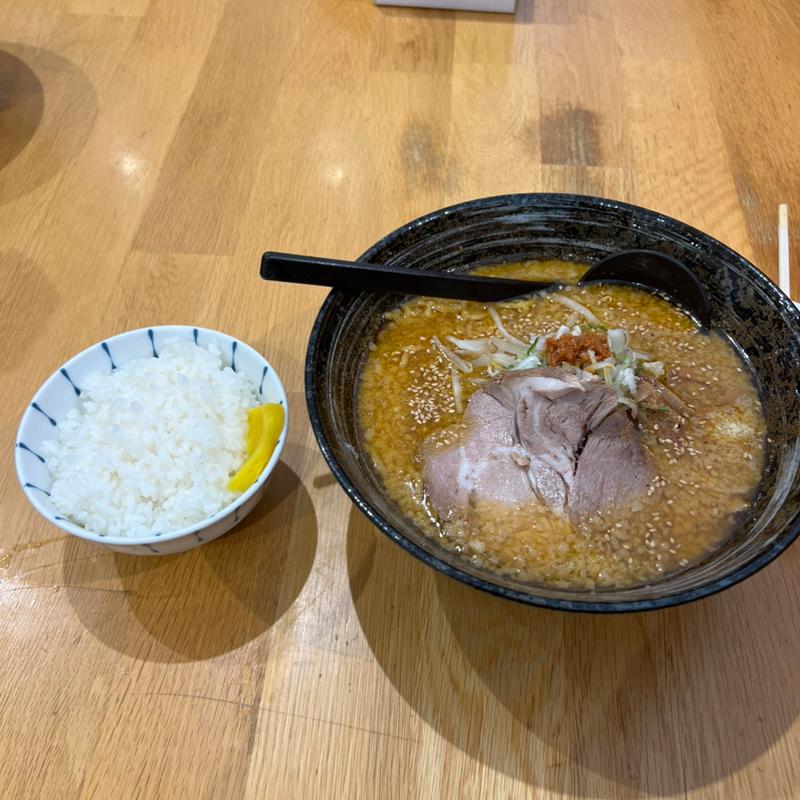 こってり味噌ラーメン　半ライス(ラーメン西や 紋別ガリンコ本店)