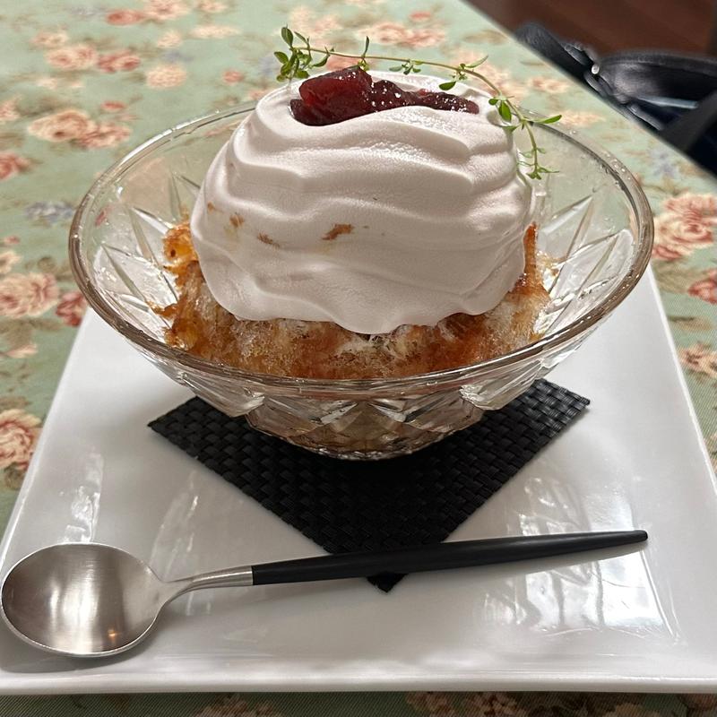 苺ちゃんとふんわりムースのかき氷(紅茶専門店Pungency)