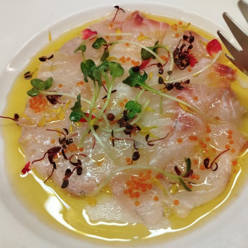 鮮魚のカルパッチョ(ビストロ オオカミ)