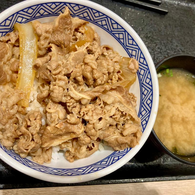 牛丼(並)と味噌汁(吉野家 横須賀三春町店)