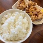 ご飯と唐揚げ3個(麺彩キッチン あひる食堂)