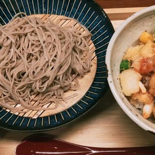 サービスランチ そば(温・冷)と天丼(古民家そばCAFE中や)