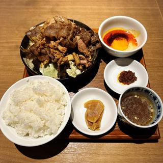 鉄鍋肉定食（肉ミックス）大(つるかめ 恵比寿店)