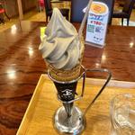 ほうじ茶ソフトクリーム(長峰製茶 新橋店 （ながみねせいちゃ）)
