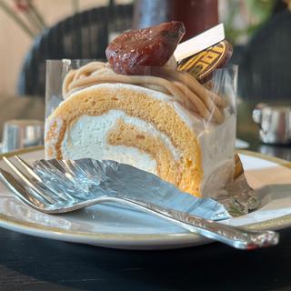 和栗のモンブランロールケーキ(飲み物付き)(丸福珈琲店 阪急うめだ本店)