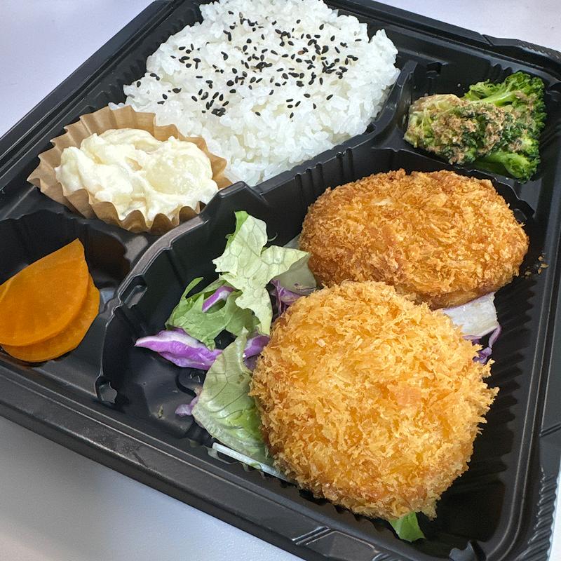楽万特上Wコロッケ弁当（和牛コロッケ＆蟹クリームコロッケ）(楽万コロッケ)