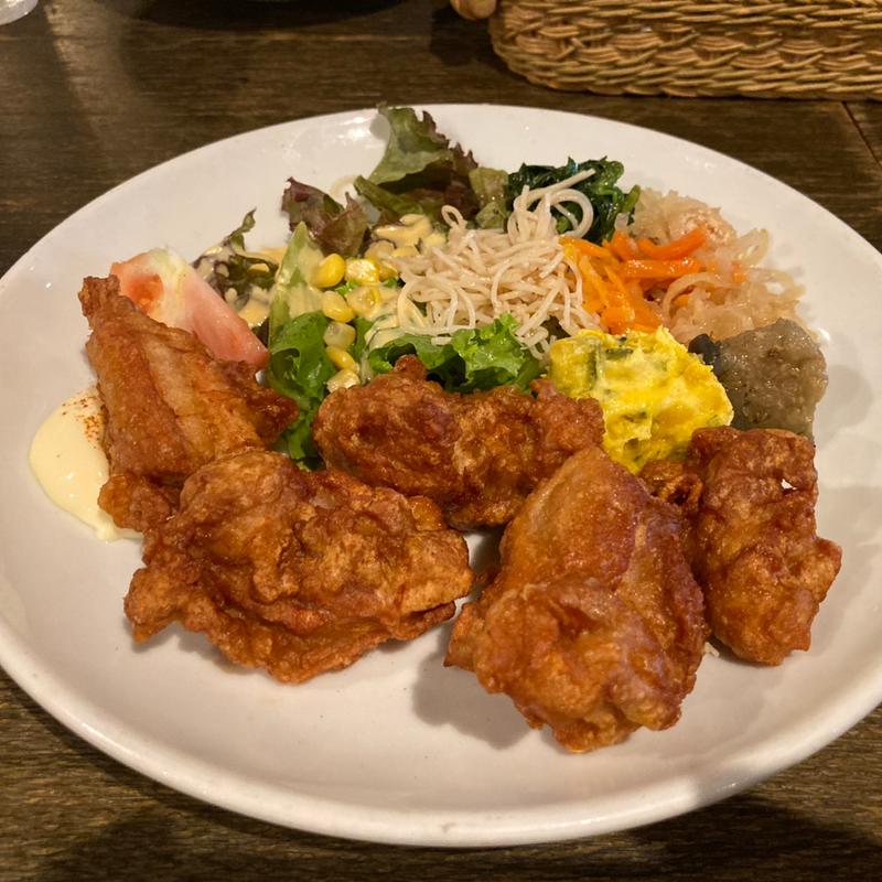 人気の鶏の唐揚げランチ(パオルーツ )