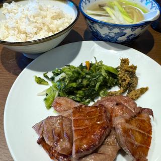 牛タン一人前定食(牛たん炭火焼 吉次 バルチカ03エキウエ店)