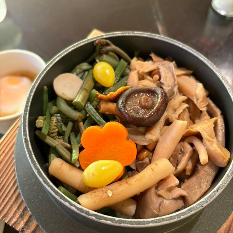 山菜きのこ釜飯(味しるべ 駅逓)
