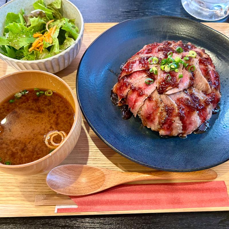 知多牛赤身ステーキ丼(D’s)