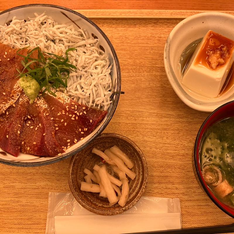 ぶりしらす丼(川崎市民食堂 魚金-西)