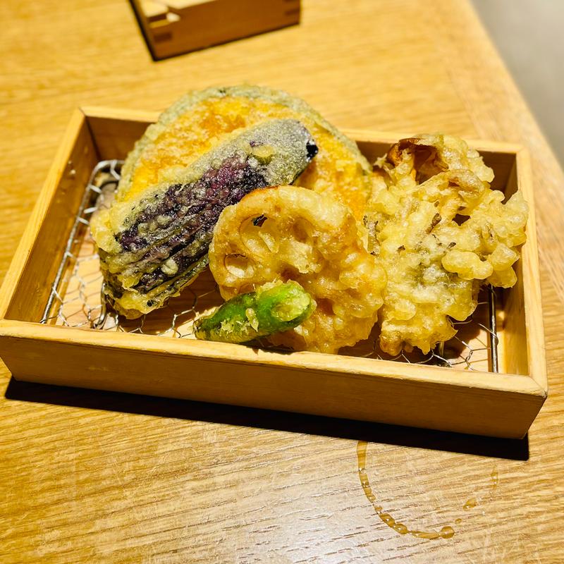 野菜天ぷら盛り合わせ(江戸切り 助六そば ぬる燗佐藤)