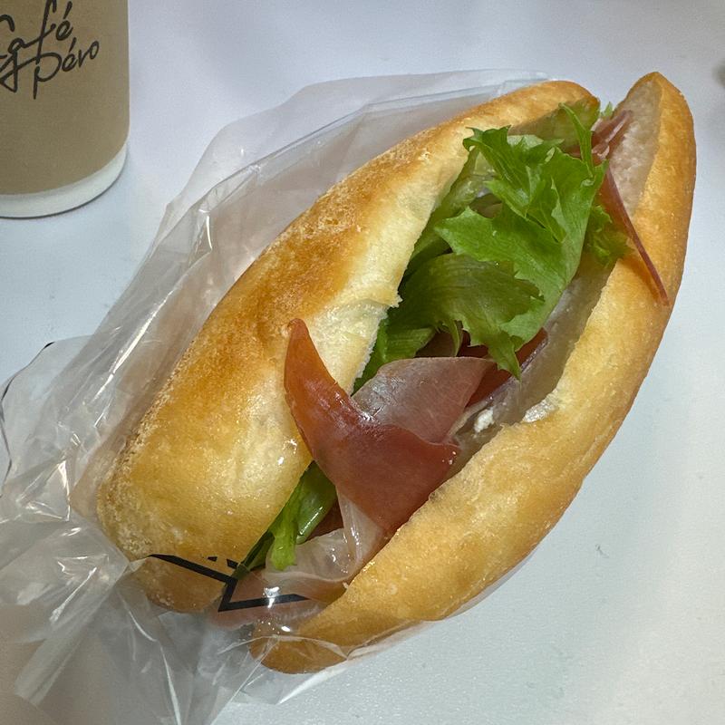 生ハムとチーズのグルテンフリーパニーニ(Café Apéro 西麻布本店)