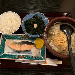 秋鮭のオイル焼定食➕たぬきうどん(ゆげ)