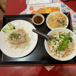 カオマンガイ&タイラーメン(タワン・タイ２ 西新宿店)