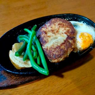 篠特製ハンバーグ180g サラダ、ライス付き(とんかつ ステーキ篠)