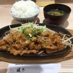 鉄板ホルモン（味噌）(鉄板ホルモン蟻月 東京駅店)