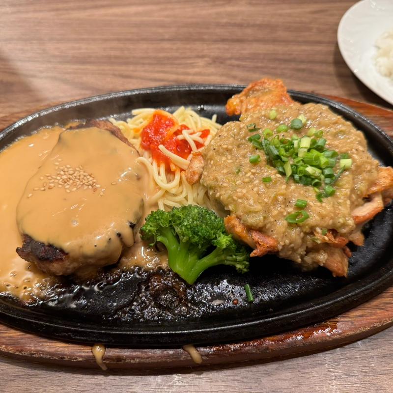 ハンバーグ＆チキン定食(ふらんす亭 新宿西口店)