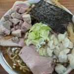 煮干しチャーシュー麺大盛（はじ肉トッピング）(拉麺ケンタ)