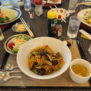 茄子とアサリのアラビアータパスタ(東武藤が丘カントリー倶楽部)