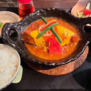 ハンバーグトマトカレーソース(キッチン菜胡野家（なごやか）)