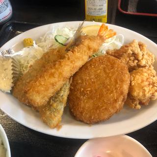 ミックスフライ定食(お食事·定食 さくら草)